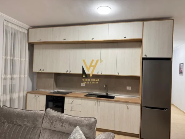 Tirane, jepet me qera apartament 3+1+Ballkon Kati 1, 122 m² 1.050 € (STACIONI I TRENIT)