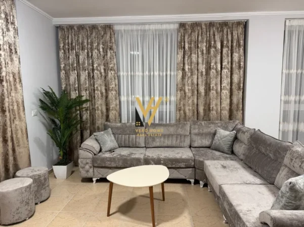 Tirane, jepet me qera apartament 3+1+Ballkon Kati 1, 122 m² 1.050 € (STACIONI I TRENIT)