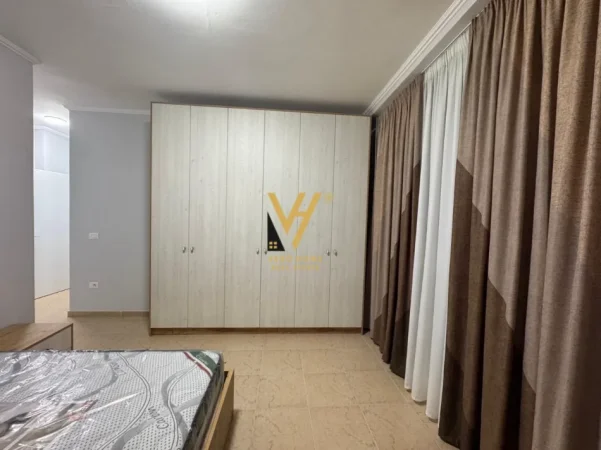 Tirane, jepet me qera apartament 3+1+Ballkon Kati 1, 122 m² 1.050 € (STACIONI I TRENIT)