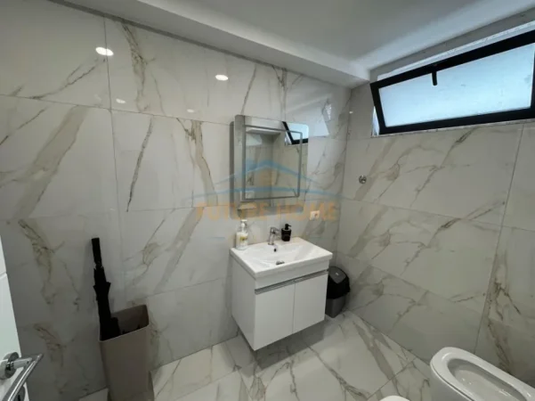 Tirane, jepet me qera ambjent biznesi Kati 1, 72 m² 1.100 € (Bulevardi zogu I)