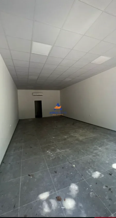 Tirane, jepet me qera ambjent biznesi Kati 0, 18 m² 262 € 