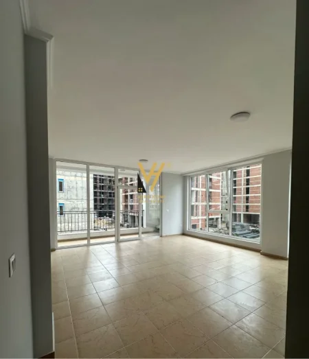 Tirane, jepet me qera zyre Kati 1, 122 m² 1.300 € (STACIONI I TRENIT)
