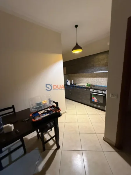 Tirane, jepet me qera apartament 2+1 , 140 m² 550 € 