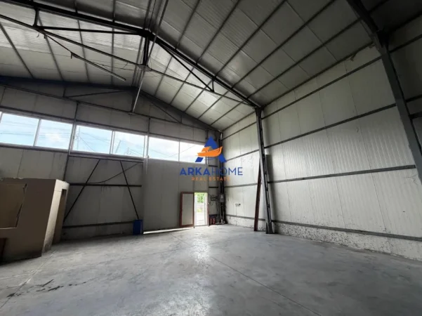 Tirane, jepet me qera magazine Kati 0, 311 m² 1.300 € 