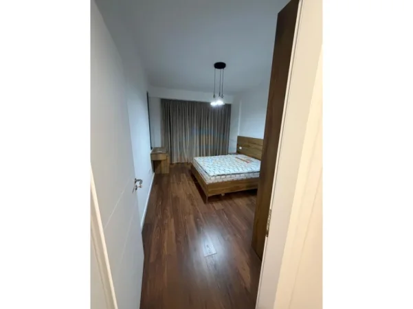Tirane, jepet me qera apartament 1+1 Kati 5, 75 m² 500 € (Unaza e re)