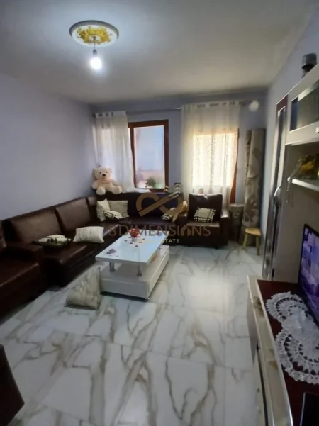Tirane, shitet shtepi Vile 1 Katshe Kati 0, 140 m² 180.000 € (shkoze)