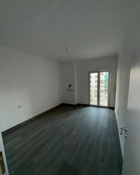 Tirane, jepet me qera zyre Kati 5, 73 m² 550 € (DON BOSKO)