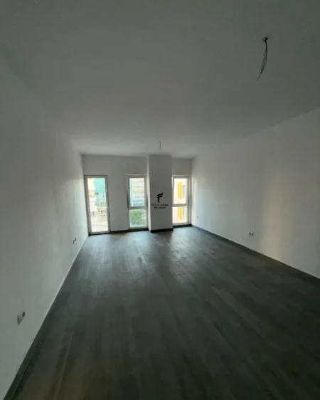 Tirane, jepet me qera zyre Kati 5, 73 m² 550 € (DON BOSKO)