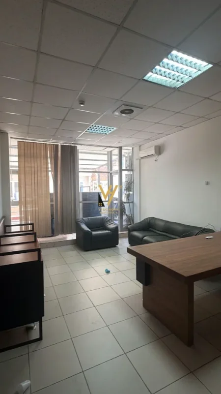 Tirane, jepet me qera ambjent biznesi Kati 1, 500 m² 7.000 € (BLLOK)