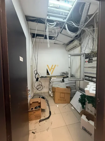 Tirane, jepet me qera ambjent biznesi Kati 1, 500 m² 7.000 € (BLLOK)