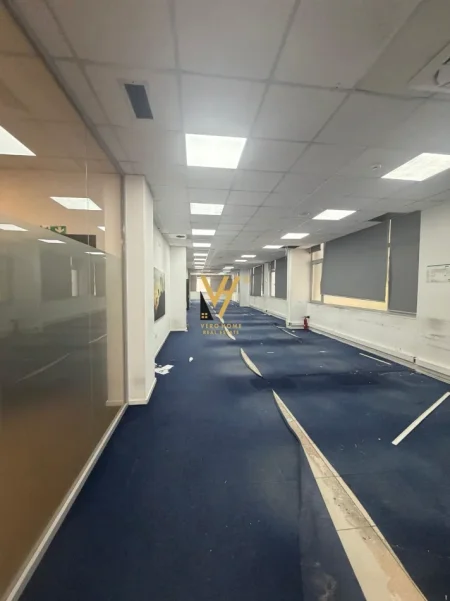 Tirane, jepet me qera ambjent biznesi Kati 1, 500 m² 7.000 € (BLLOK)