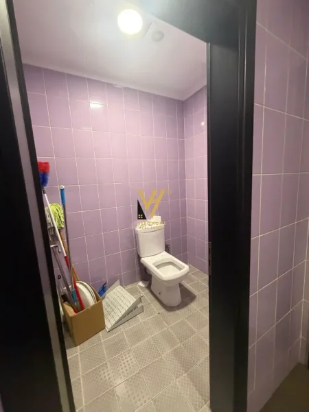 Tirane, jepet me qera ambjent biznesi Kati 1, 500 m² 7.000 € (BLLOK)
