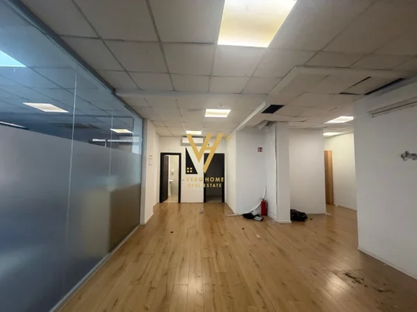 Tirane, jepet me qera ambjent biznesi Kati 1, 500 m² 7.000 € (BLLOK)
