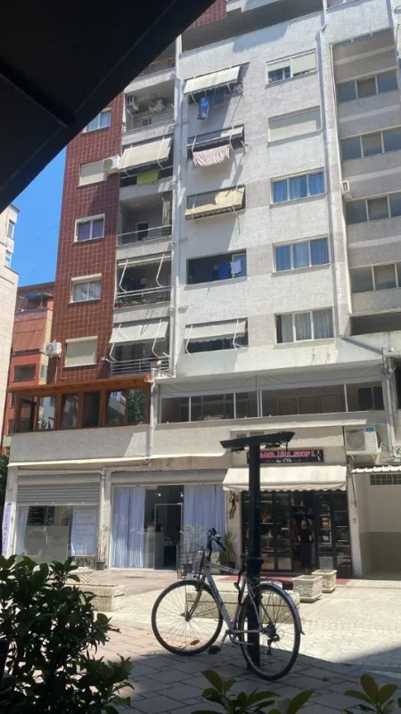 Tirane, jepet me qera apartament 1+1 , 60 m² 400 € (Astir)