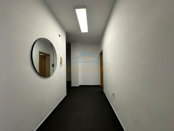 Tirane, jepet me qera ambjent biznesi Kati 5, 132 m² 1.600 € (Blloku)