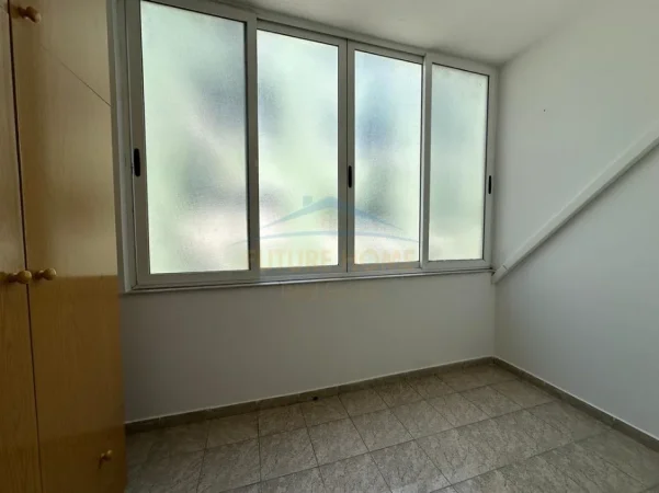 Tirane, jepet me qera ambjent biznesi Kati 5, 132 m² 1.600 € (Blloku)