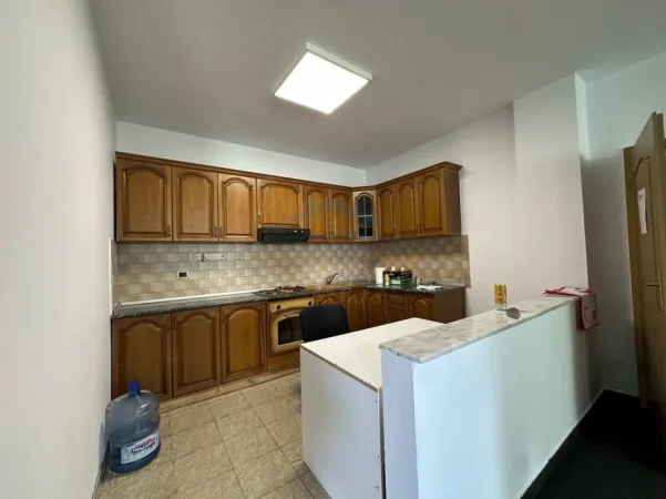Tirane, jepet me qera ambjent biznesi Kati 5, 132 m² 1.600 € (Blloku)