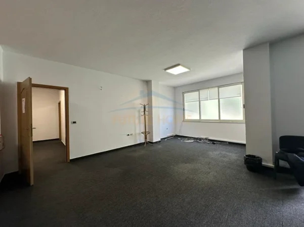 Tirane, jepet me qera ambjent biznesi Kati 5, 132 m² 1.600 € (Blloku)