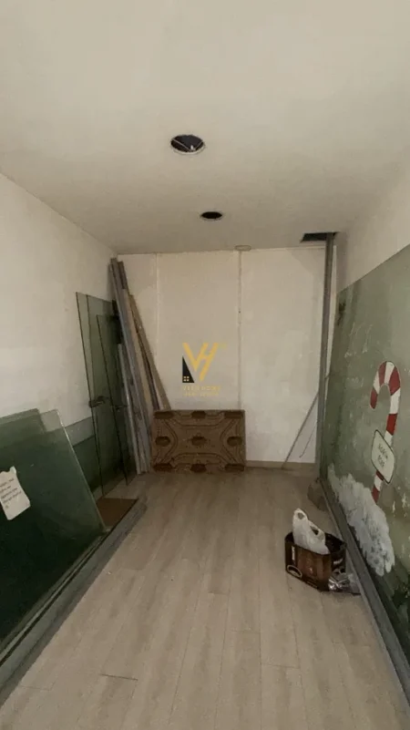 Tirane, jepet me qera ambjent biznesi Kati 2, 330 m² 4.500 € (BLLOK)