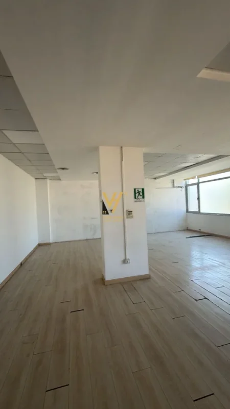 Tirane, jepet me qera ambjent biznesi Kati 2, 330 m² 4.500 € (BLLOK)