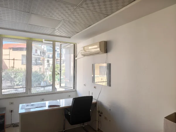 Tirane, shitet garsonier Kati 1, 42 m² 103.000 € (Rruga Myrteza Topi)