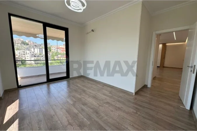 Tirane, shitet apartament 2+1+Ballkon Kati 4, 107 m² 27.300.000 € (Rruga Hamdi Garunja)