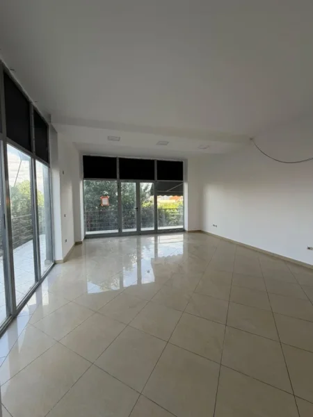Tirane, shitet ambjent biznesi Kati 1, 46 m² 93.500 € (Rruga Kastriotët)