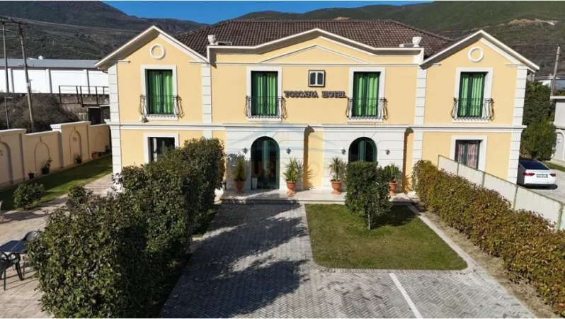 Elbasan, jepet me qera hotel Kati 1, 670 m² 2.500 € (Rruga Nacionale Labinot - Elbasan.)