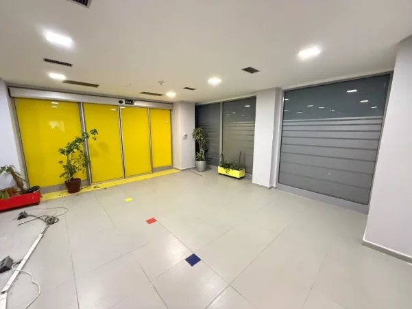 Tirane, jepet me qera zyre Kati 2, 580 m² 11.000 € (RRUGA E KAVAJES)