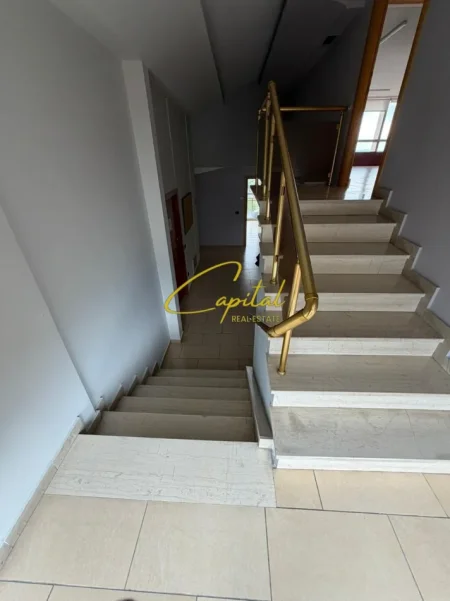 Tirane, jepet me qera zyre Kati 9, 450 m² 6.000 € (RRUGA E KAVAJES)