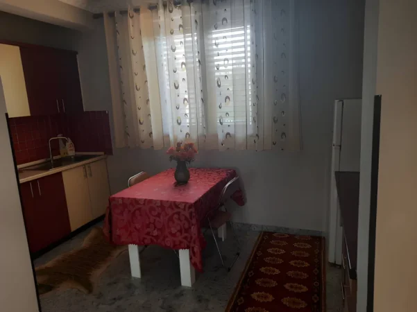Tirane, jepet me qera apartament 2+1+Ballkon , 90 m² 450 € (Astir)