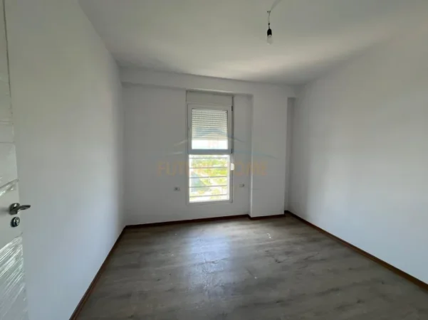 Tirane, jepet me qera apartament 3+1 Kati 4, 151 m² 530 € (5 Maj)