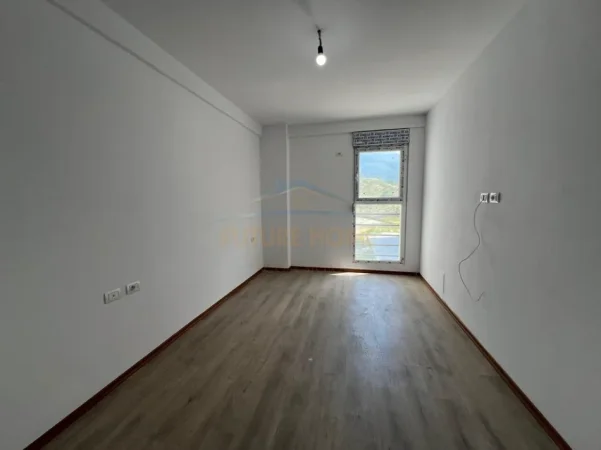 Tirane, jepet me qera apartament 2+1 Kati 4, 95 m² 430 € (5 Maj)