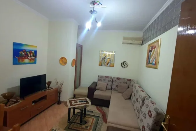 Tirane, jepet me qera apartament 1+1+Ballkon Kati 8, 40 m² 370 € (5 maji)