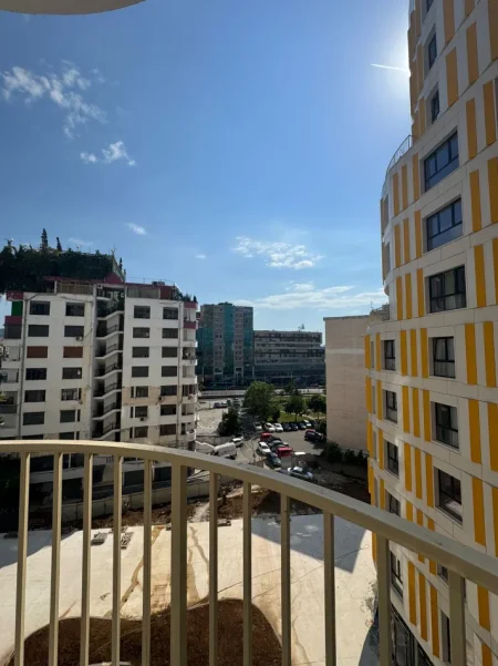 Tirane, jepet me qera zyre Kati 5, 73 m² 500 € (PRANE RING CENTER)