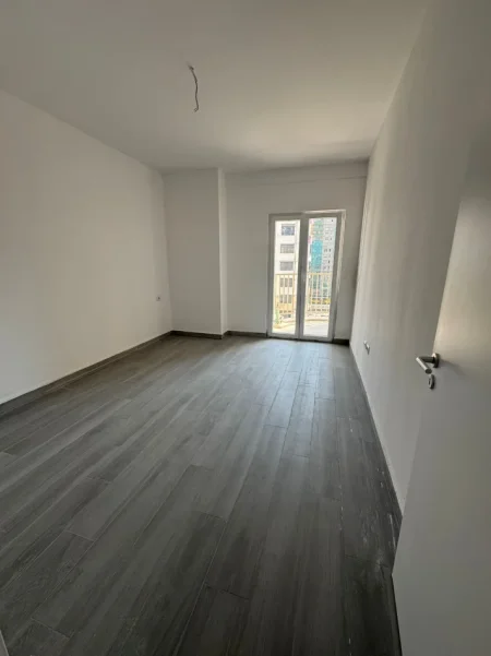 Tirane, jepet me qera zyre Kati 5, 73 m² 500 € (PRANE RING CENTER)
