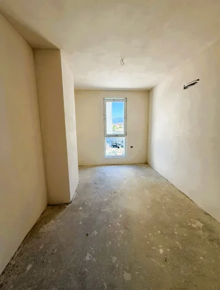 Tirane, shitet apartament 2+1+Aneks+Ballkon Kati 3, 81 m² 100.000 €