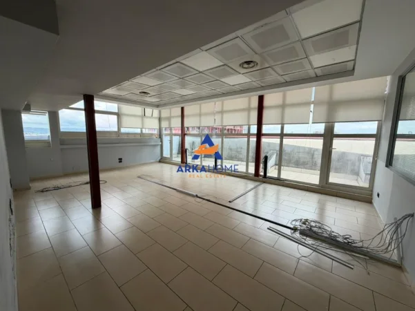 Tirane, jepet me qera zyre Kati 9, 450 m² 6.000 € 