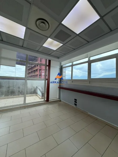Tirane, jepet me qera zyre Kati 9, 450 m² 6.000 € 