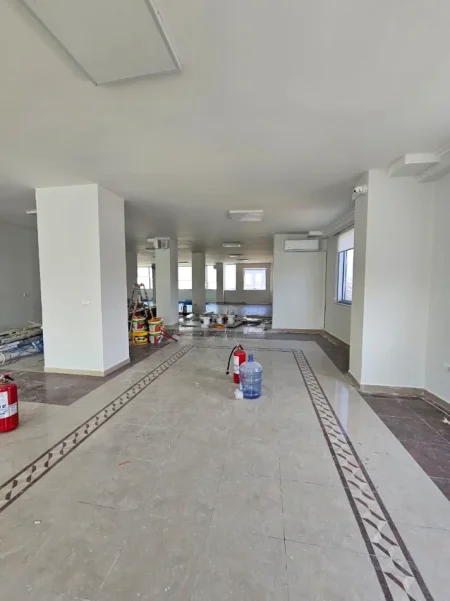Tirane, shitet ambjent biznesi , 840 m² 2.940.000 € 