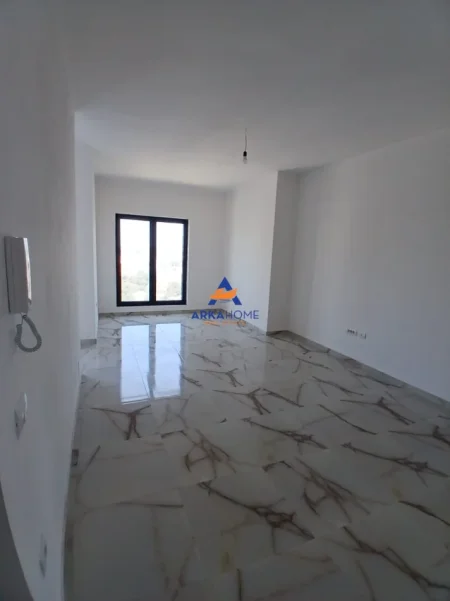 Tirane, jepet me qera apartament 2+1+Ballkon Kati 13, 106 m² 1.300 € 