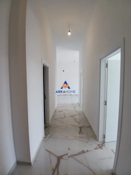 Tirane, jepet me qera apartament 2+1+Ballkon Kati 13, 106 m² 1.300 € 