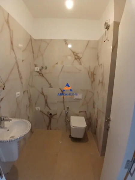 Tirane, jepet me qera apartament 2+1+Ballkon Kati 13, 106 m² 1.300 € 