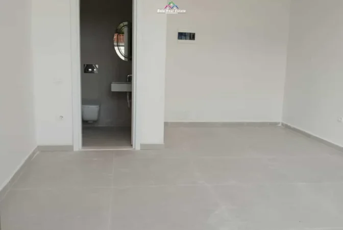 Tirane, jepet me qera dyqan Kati 0, 30 m² 800 € (jordan misja)