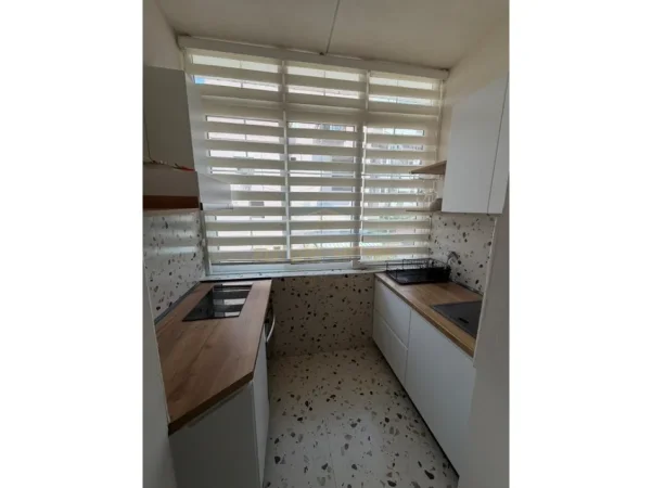jepet me qera apartament 2+1 Kati 2, 83 m² 800 € (Rruga e Barrikadave)