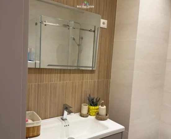 Tirane, jepet me qera apartament 1+1 Kati 3, 70 m² 750 € (Rruga Hysni Gerbolli)
