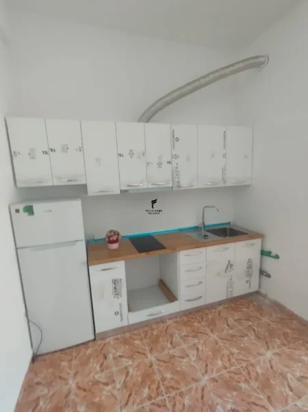 Tirane, jepet me qera apartament 1+1 Kati 1, 65 m² 300 € (SHKOLLA E BALETIT)