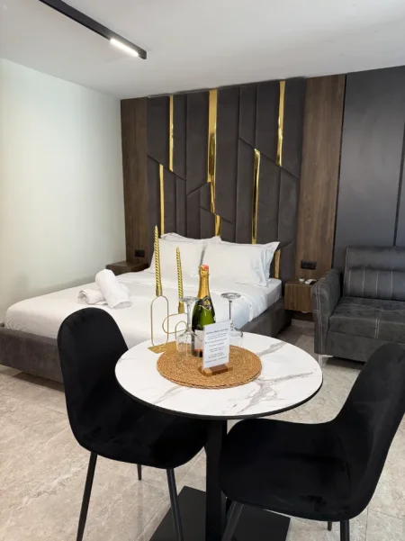 ✨Apartament luksoz Jepet me qera ditore ,javore  21 Dhjetori Kati 1, 40m² (Rruga Mihal Ciko)
