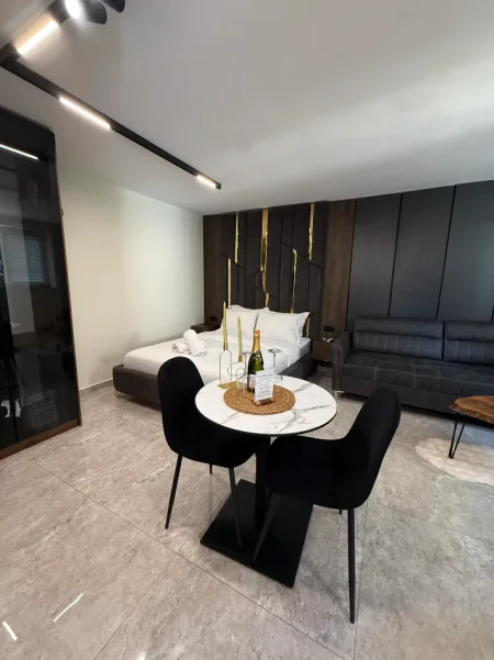 ✨Apartament luksoz Jepet me qera ditore ,javore  21 Dhjetori Kati 1, 40m² (Rruga Mihal Ciko)