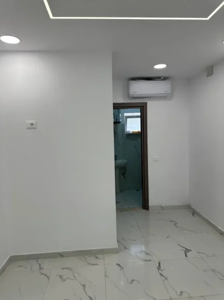 Tirane, jepet me qera dyqan Kati 1, 31 m² 400 € (rruga elbasanit)